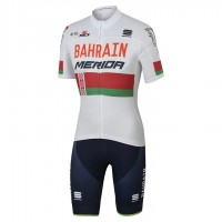 BAHRAIN-MERIDA Weiß Russian Fahrradbekleidung Satz Radtrikot Kurzarm+Kurz Radhose 2017 Radtrikot Kaufen